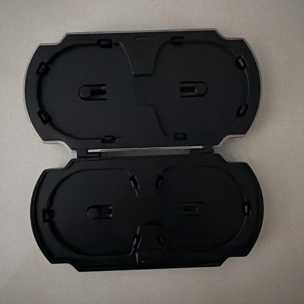 Sony PlayStation Portable PSP UMD Black Hard Game Disc Clamshell Storage Case
